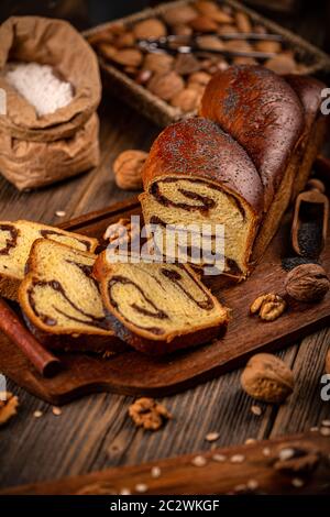 Dessert fatti in casa appena sfornati, dolce di pane Foto Stock