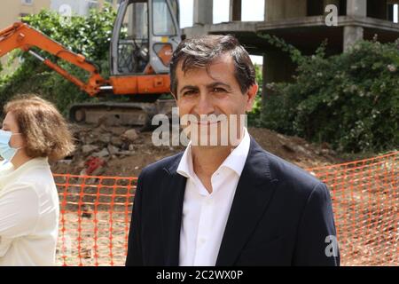 Roma, Italia . 18 Giugno 2020. Il Presidente della Regione Lazio Zingaretti visita i cantieri di edilizia pubblica. Momenti di tensione per alcuni residenti che protestavano contro il governo regionale. Credit: SPP Sport Press Photo. /Alamy Live News Foto Stock