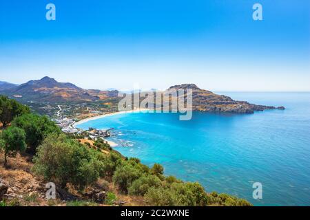 Bella spiaggia del villaggio di pescatori di Plakias, Creta, Grecia Foto Stock