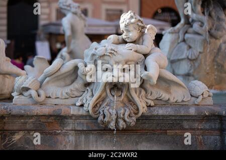 Fontana del Nettuno sulla piazza Navona di Roma Foto Stock