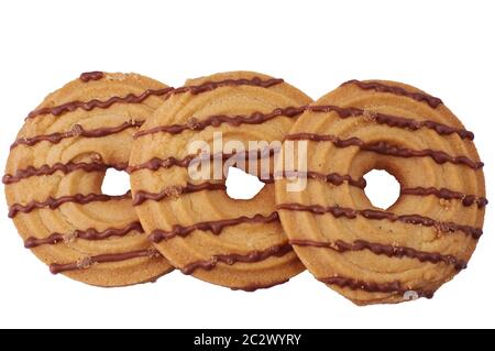 tre anelli di biscotti con primo piano di cioccolato isolato su sfondo bianco Foto Stock