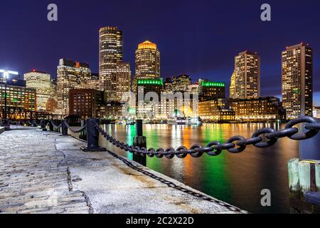 Boston Downtown dall'alto edificio cityscape tramonto a città di Boston, MA, USA. Foto Stock