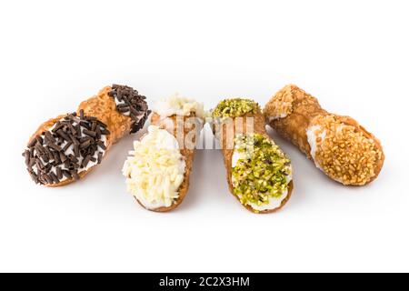 Cannoli siciliani, tradizionale dolce italiano con la ricotta Foto Stock