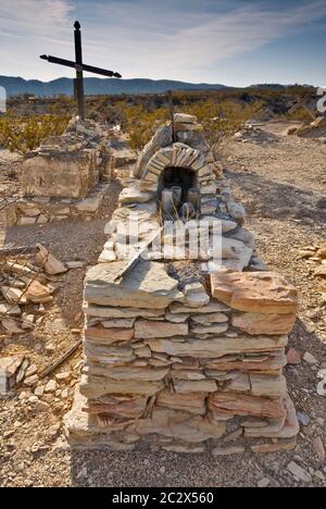 Cimitero storico nella città fantasma di Terlingua, Big Bend Paese nel deserto del Chihuahuan, Texas, Stati Uniti d'America Foto Stock