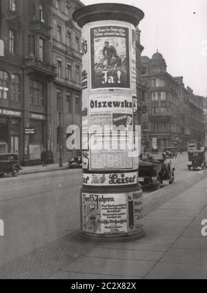 Propaganda elettorale Heinrich Hoffmann Fotografie 1933 fotografo ufficiale di Adolf Hitler, e un politico e editore nazista, che era un membro del circolo intimo di Hitler. Foto Stock