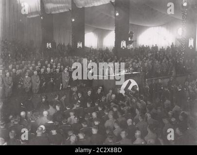 Foto del partito nazista Rally nel 1933 a Norimberga il Grande Congresso del Partito Heinrich Hoffmann fotografa 1933 il fotografo ufficiale di Adolf Hitler, e un politico e editore nazista, che era un membro dell'intimo circolo di Hitler. Foto Stock