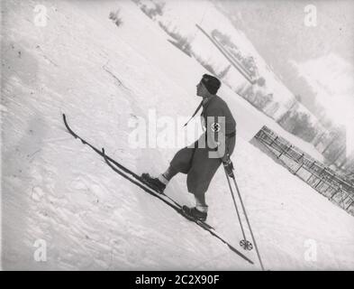 Corso di sci della gioventù Hitler - reportage Heinrich Hoffmann Fotografie 1933 fotografo ufficiale di Adolf Hitler, e un politico e editore nazista, che era un membro del circolo intimo di Hitler. Foto Stock