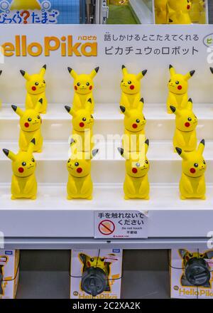 Giocattoli Pikachu esposti presso il negozio, Tokyo, Giappone Foto Stock