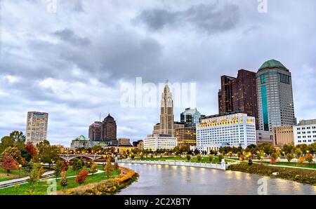 Paesaggio urbano di Columbus sopra il fiume Scioto - Ohio, Stati Uniti Foto Stock