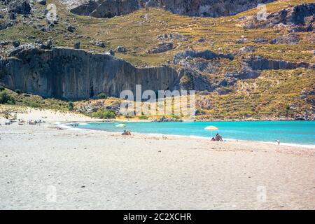 Bella spiaggia del villaggio di pescatori di Plakias, Creta, Grecia Foto Stock