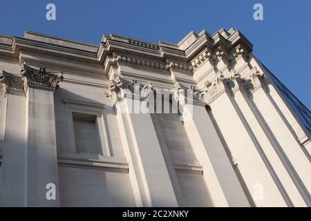 Una vista dell'Ala Sainsbury della National Gallery, Londra, progettata dall'architettura Robert Venturi Foto Stock