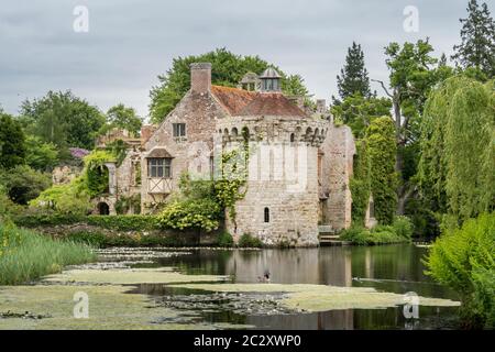 Scotney Castle e fossato, Lamberhurst, Kent, Regno Unito Foto Stock