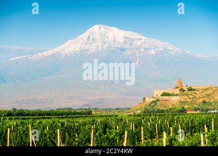 Monastero KhorVirap ai piedi di Ararat, un'attrazione turistica dell'Armenia Foto Stock