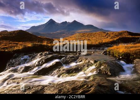 Cuillin Hills da Sligachan, Isola di Skye, Highland, Scotland, Regno Unito Foto Stock