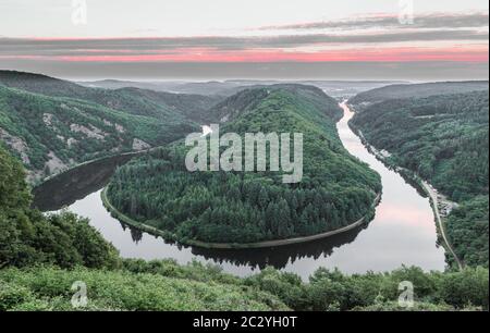 Saar loop al tramonto Mettlach in Saarland Germania. Foto Stock