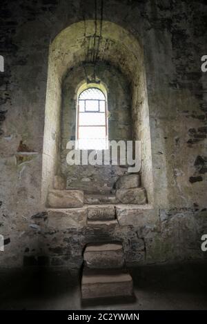 Le camere interne ora in uno stato di rovina, Doune Castle, Stirling, Scozia, Regno Unito, Europa Foto Stock