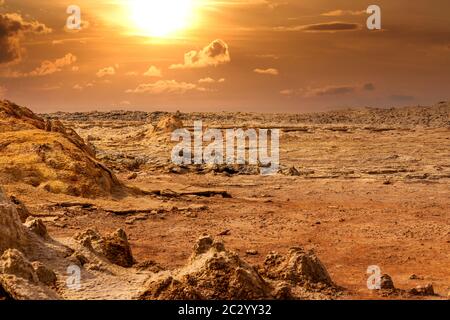 Astratto apocalittico incredibile paesaggio del deserto di Dallol situato nel Triangolo Afar, terra come paesaggio lunare. Luogo più caldo sulla Terra con non realista Foto Stock