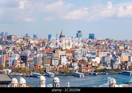 Vista dalla Moschea di Sueleymaniye sulla città con la Torre Galata, la parte di Istanbulan, la provincia di Istanbul, la Turchia Foto Stock