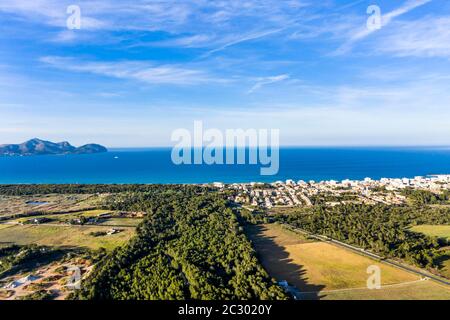 Foto aeree, Can Picafort, baia e agricoltura, Maiorca, Isole Baleari, Spagna Foto Stock