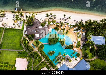 Vista aerea, la spiaggia di Flic en Flac con il lussuoso hotel Sugar Beach & Spa e palme, Mauritius, Africa Foto Stock