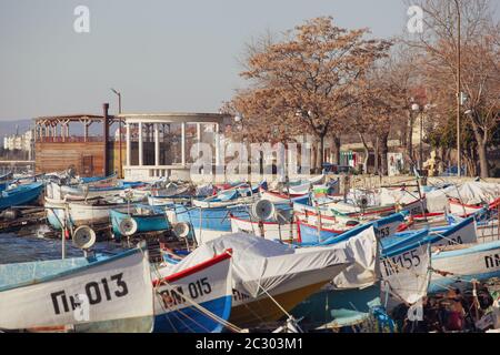 Pomorie, Bulgaria - 31 dicembre 2019: Pomorie è un villaggio e resort di mare nel sud-est della Bulgaria, situato su UNA stretta Rocky Foto Stock