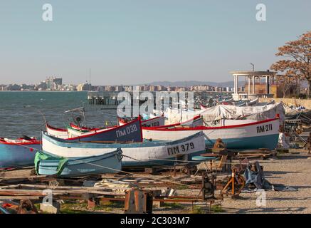 Pomorie, Bulgaria - 31 dicembre 2019: Pomorie è un villaggio e resort di mare nel sud-est della Bulgaria, situato su UNA stretta Rocky Foto Stock