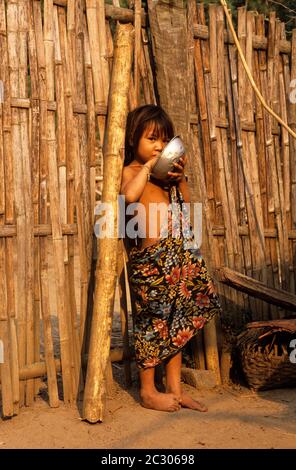 Giovane ragazza della tribù Lissu a Mae Hong Sun. Thailandia Foto Stock