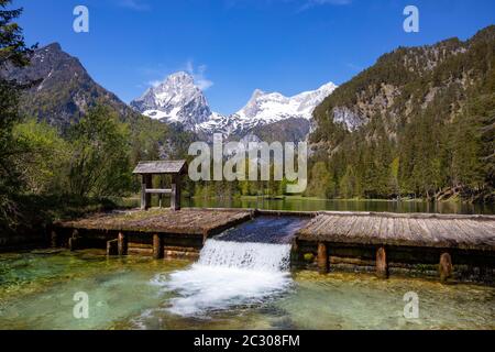 Schiederweiher, di fronte alle montagne Grosser torrente maremoto e Spitzmauer, Totes Gebirge, regione di Hinterstoder torrente Pyhrn-tidal Foto Stock