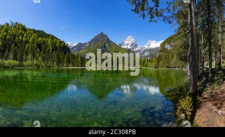 Schiederweiher, di fronte alle montagne Grosser torrente maremoto e Spitzmauer, Totes Gebirge, regione di Hinterstoder torrente Pyhrn-tidal Foto Stock