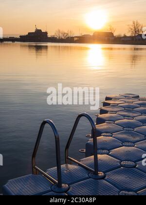 Isola di nuoto al bagno di Moerbisch sul lago Neusiedl in Burgenland Foto Stock