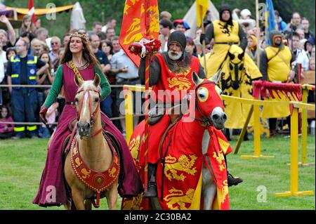 Principessa a cavallo, cavalieri, giochi equestri, festival storico della città, Gelnhausen, Main-Kinzig-Kreis, Assia, Germania Foto Stock