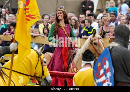 Principessa a cavallo, giochi equestri, festival storico della città, Gelnhausen, Main-Kinzig-Kreis, Assia, Germania Foto Stock