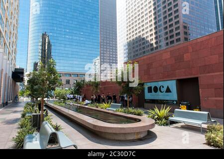MOCA, Museo di Arte Contemporanea, cortile con fontana, centro di Los Angeles, Los Angeles, California, USA Foto Stock