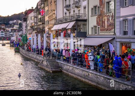 Celebrazioni nella Città Vecchia, Rosenmontag, Guedismaentig, Carnevale di Lucerna, Lucerna, Svizzera Foto Stock