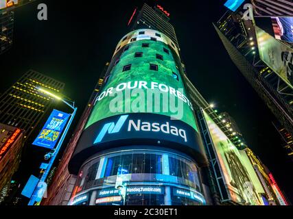 NASDAQ MarketSite, mercato azionario Nasdaq, Borsa, Times Square di notte, Midtown Manhattan, New York City, New York state, USA Foto Stock