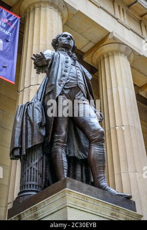 George Washington Memorial di fronte al Federal Hall di Wall Street, quartiere finanziario, Manhattan, New York City, New York state, USA Foto Stock