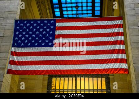 Bandiera degli Stati Uniti d'America presso la Grand Central Station, il Grand Central Terminal, Manhattan, New York City, New York state, USA Foto Stock