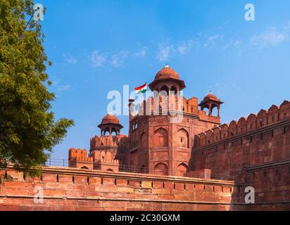 La porta di Lahore e le mura del Forte Rosso, Delhi, India Foto Stock