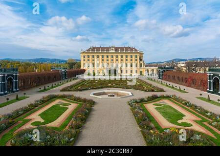 Vienna, Austria - 28 ottobre 2017: Giardini privati del principe ereditario di Palazzo Schonbrunn a Vienna Foto Stock