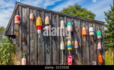 Boe appesi a parete, Owls Head Harbour, Maine, USA Foto Stock