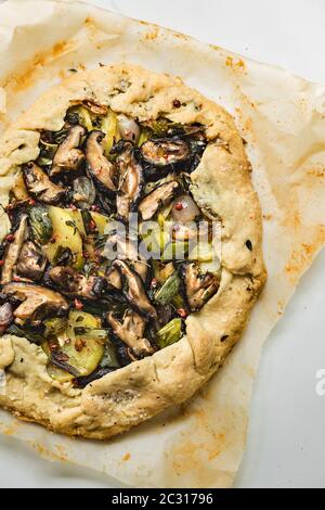 Funghi shitake, patata di porro e Galette di cipolla Foto Stock