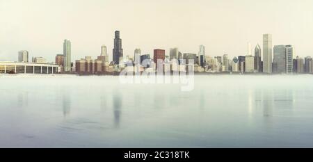 Skyline della città lungo il lago Michigan, Chicago, Illinois, USA Foto Stock