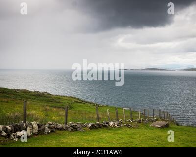 Litorale marino sulla penisola di beara in irlanda Foto Stock