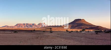 Alba sul monte Brandberg in Namibia, Africa Foto Stock