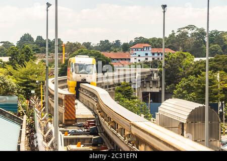 Linea monorotaia KL sistema ferroviario sopraelevato vicolo klangv a Kuala Lumpur Malesia Foto Stock