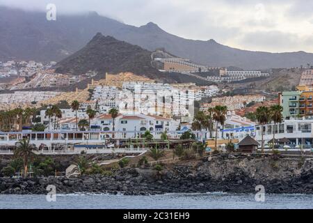 Famosa Costa Adeje sull isola delle Canarie. Tenerife, Spagna Foto Stock