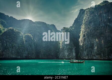 Laguna sull'isola di phi-phi, Krabi, Thailandia Foto Stock