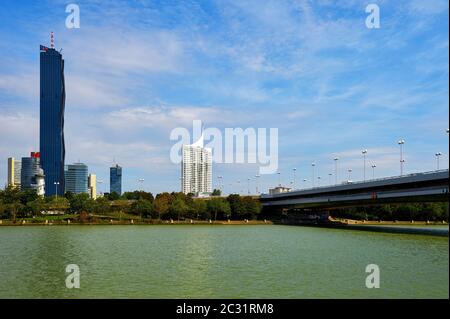 Sulle rive del Danubio a Vienna, Austria Foto Stock