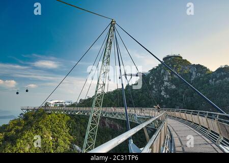 Ponte sospeso sull'isola di Langkawi, Malesia Foto Stock