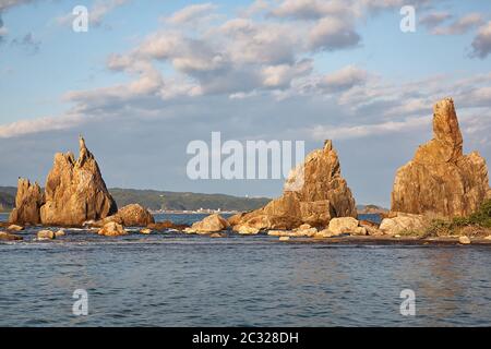 Hashigui-iwa (rocce pilastro ponte) al Kushimoto. Prefettura di Wakayama. Honshu. Giappone Foto Stock